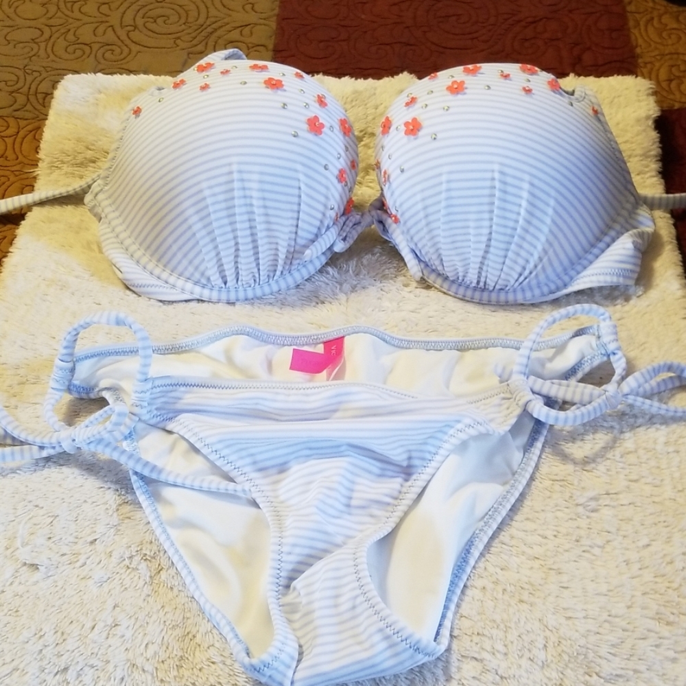 Victorias Secret string bikini w/leather floral